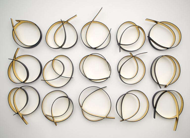 Full Circle Black/Gold